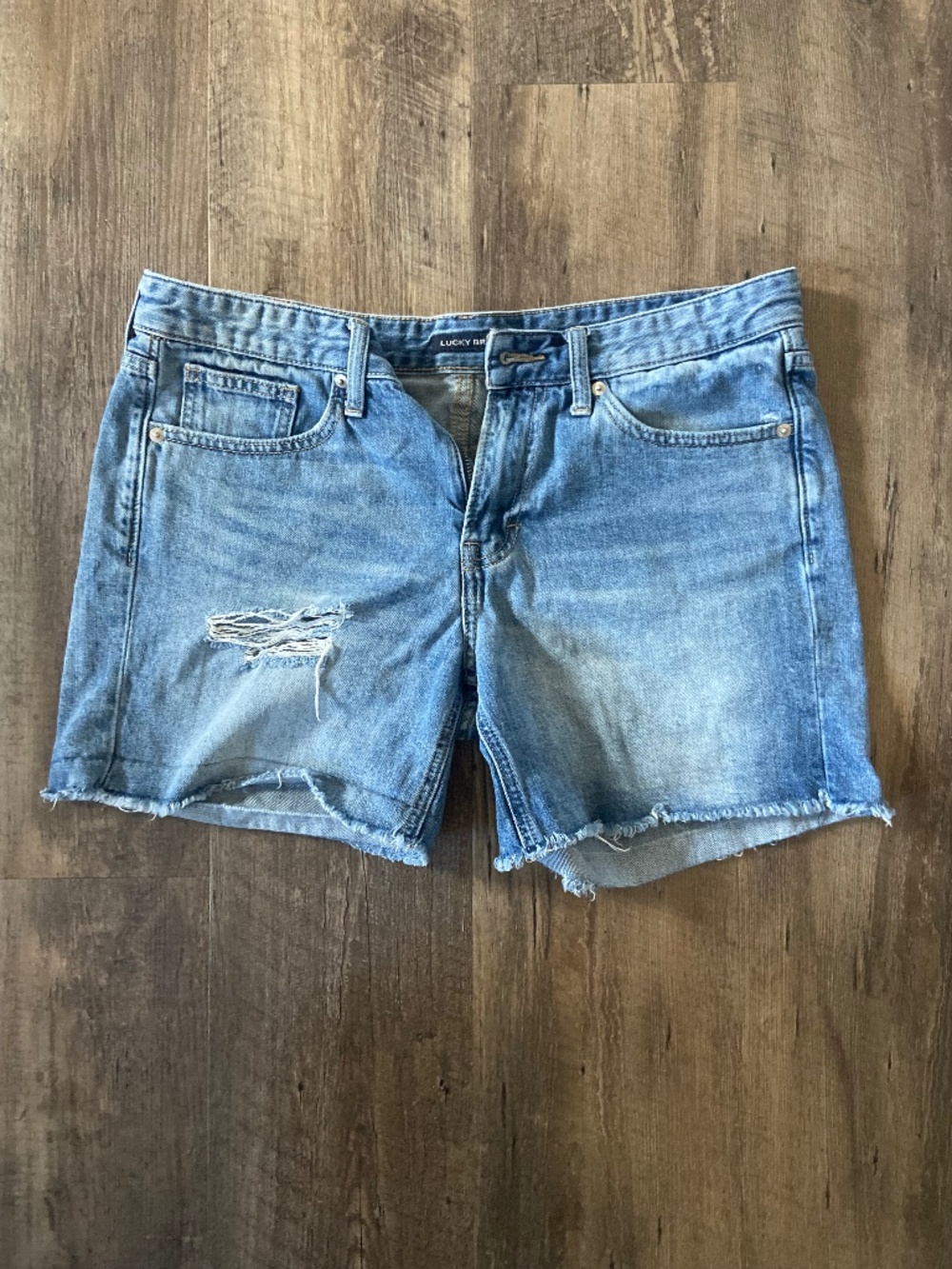 Lucky Brand Mid Rise Boy Short Light Wash Ripped Jean Shorts - Size 6/28
